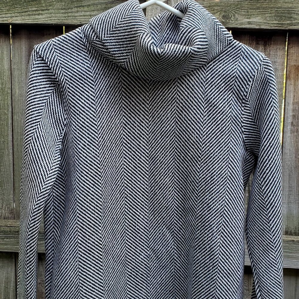 Striped pattern oversized turtleneck